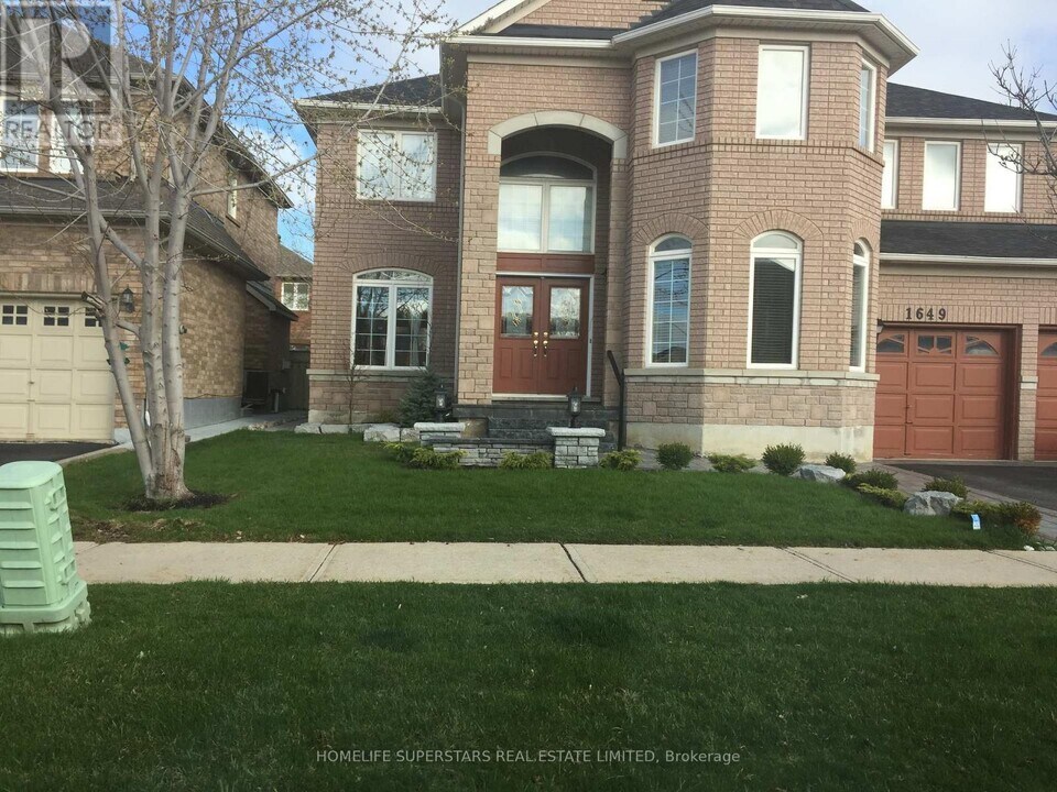 1649 Westbridge Way in Mississauga, ON - Building Photo