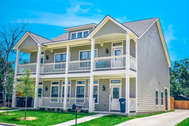 402 Live Oak St in College Station, TX - Building Photo - Building Photo