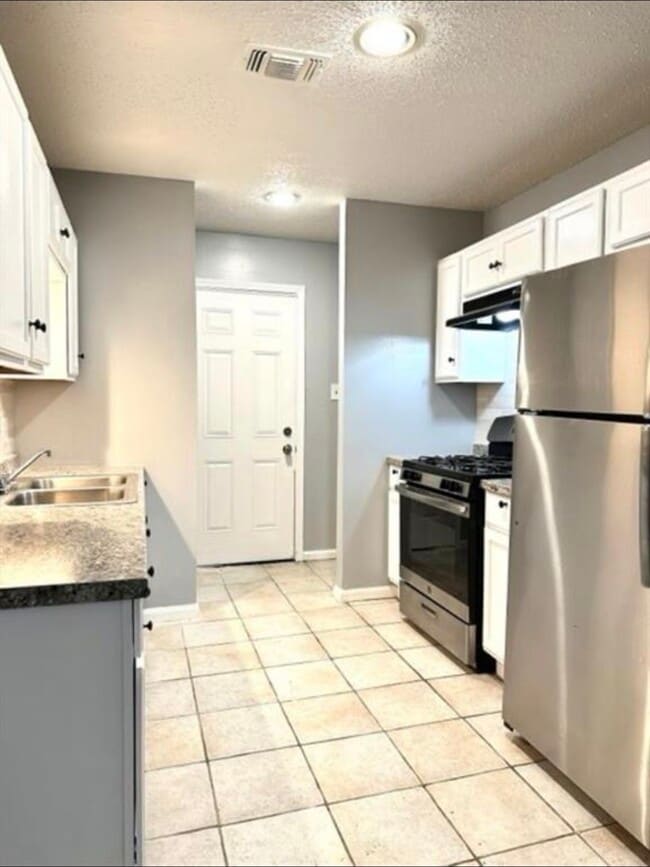 property at 6918 Hirsch Rd