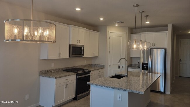 7044 W Desert Ln in Phoenix, AZ - Building Photo - Building Photo