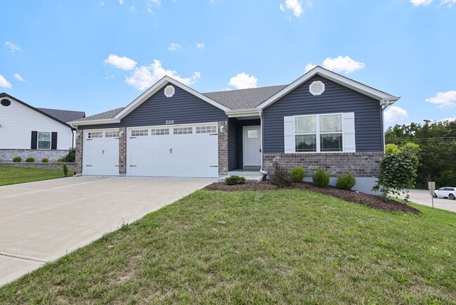 property at 200 Huntleigh Pkwy