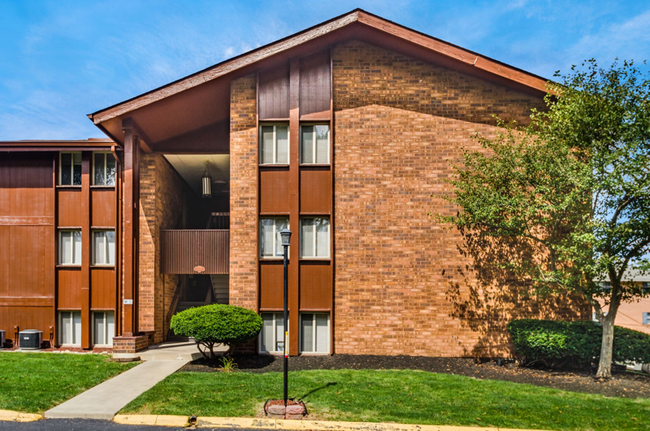 4445 Mobile Dr-Unit -2 in Columbus, OH - Foto de edificio - Building Photo