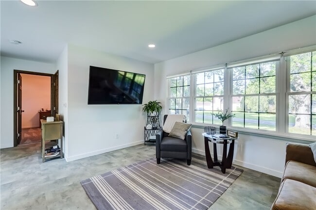 property at 20 Meadow View Dr