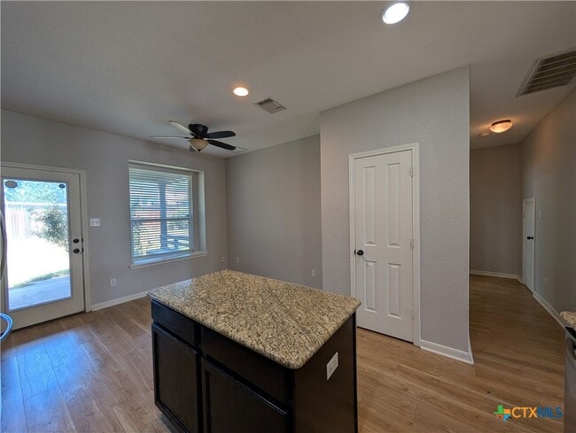 248 Oak Creek Way in New Braunfels, TX - Building Photo - Building Photo