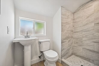 2291 Guerneville Rd in Santa Rosa, CA - Building Photo - Building Photo