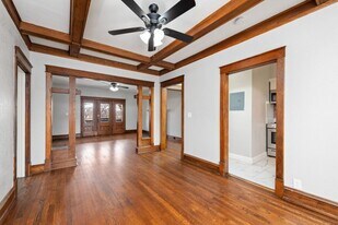 COLONIAL in Kansas City, MO - Building Photo