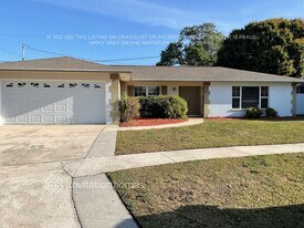 2194 Oak Grove Dr in Clearwater, FL - Building Photo