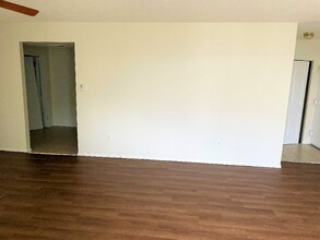 10222 Prince Pl in Largo, MD - Foto de edificio - Building Photo