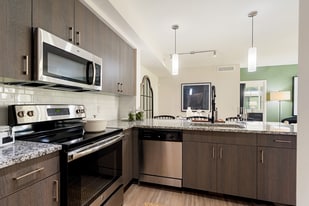 Cortland Hollywood in Hollywood, FL - Building Photo