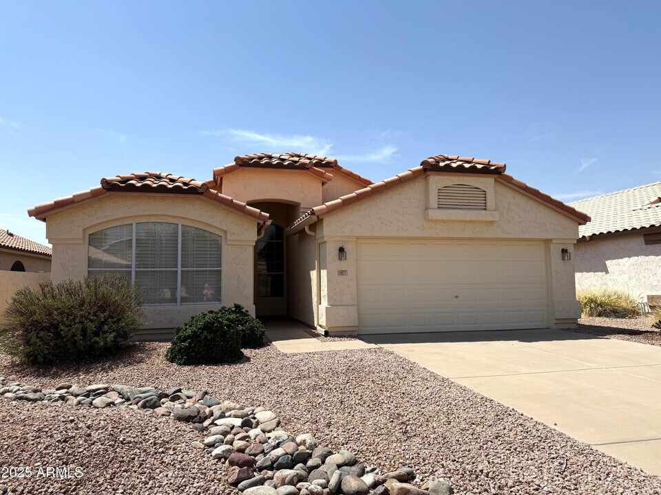 9837 W Tonopah Dr in Peoria, AZ - Building Photo