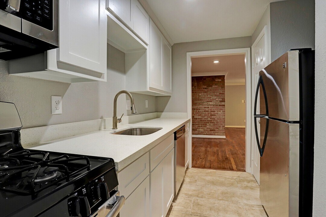2643 Greenbriar Dr in Houston, TX - Building Photo