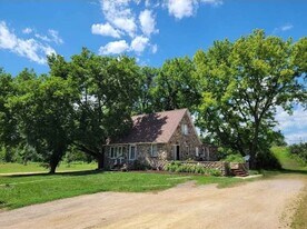 802 Le Hillier St, Unit 1 in Mankato, MN - Building Photo