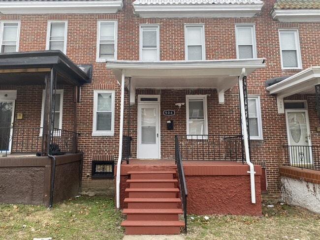 property at 906 N Rosedale St