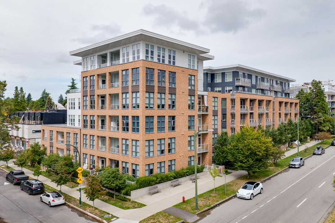 Cambria Park in Vancouver, BC - Building Photo