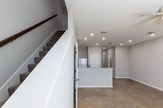 6906 Crestway Dr in San Antonio, TX - Building Photo - Building Photo