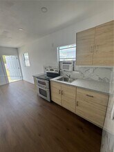 517 NW 1st Ave, Unit 1 in Hallandale Beach, FL - Building Photo - Building Photo