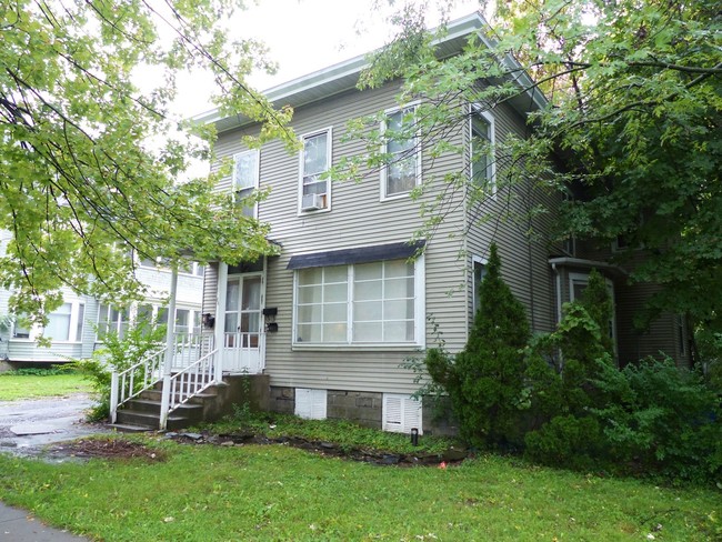 68 E Genesee St in Auburn, NY - Building Photo - Building Photo