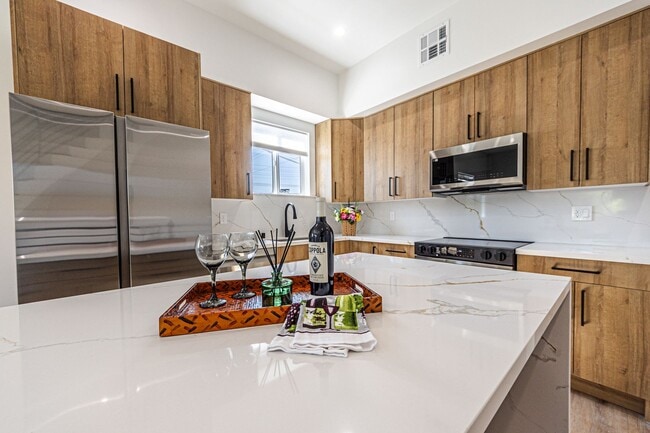 4445 1/2 Auckland Ave in Los Angeles, CA - Building Photo - Building Photo