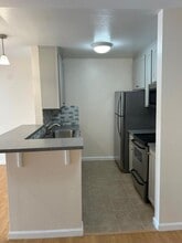 361 Half Moon Ln in Daly City, CA - Building Photo - Building Photo