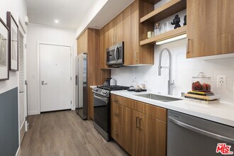 11950 W Erwin St in Los Angeles, CA - Building Photo - Building Photo