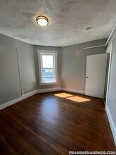 64 Hollis St, Unit 15 in Framingham, MA - Foto de edificio - Building Photo