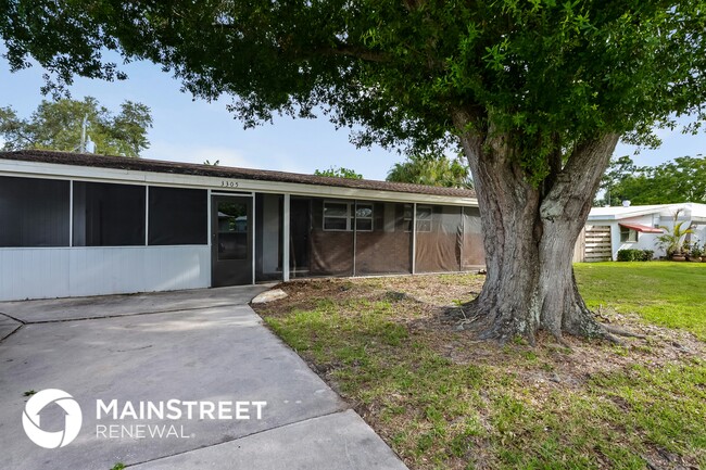 3305 19th Ave W in Bradenton, FL - Foto de edificio - Building Photo