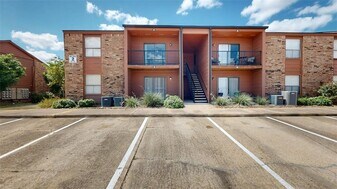 904 University Oaks Blvd, Unit 26 in College Station, TX - Building Photo