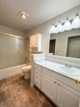 15705 NE 18th St, Unit Casa Hermosa in Bellevue, WA - Foto de edificio - Building Photo