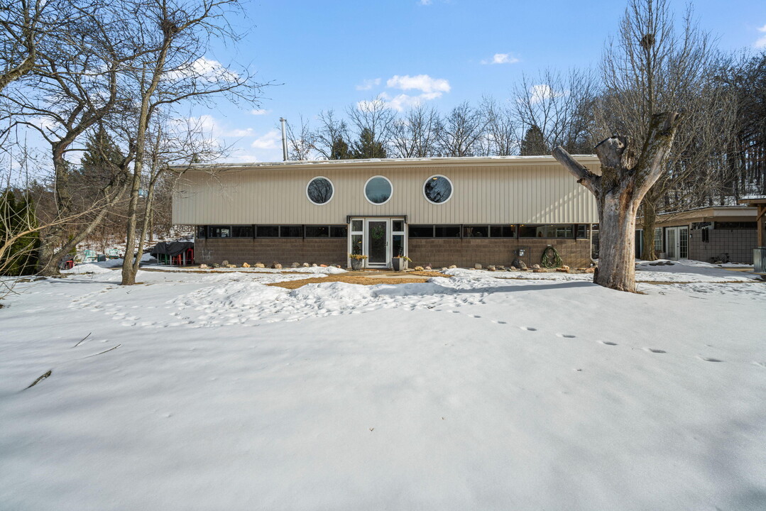 6900 Sconfinato Dr in Hartford, WI - Building Photo