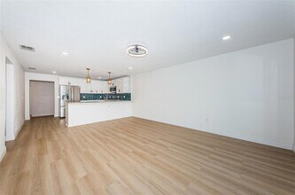 427 92nd Ave N in St. Petersburg, FL - Building Photo - Building Photo