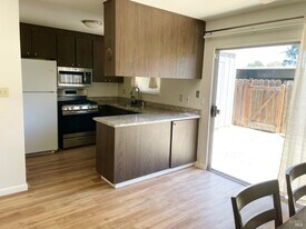 24 Park Ln in Richmond, CA - Building Photo