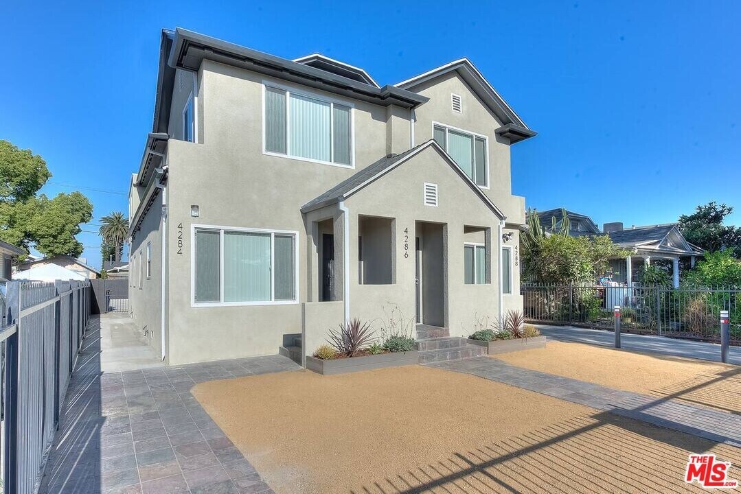 4284 S Hobart Blvd in Los Angeles, CA - Building Photo