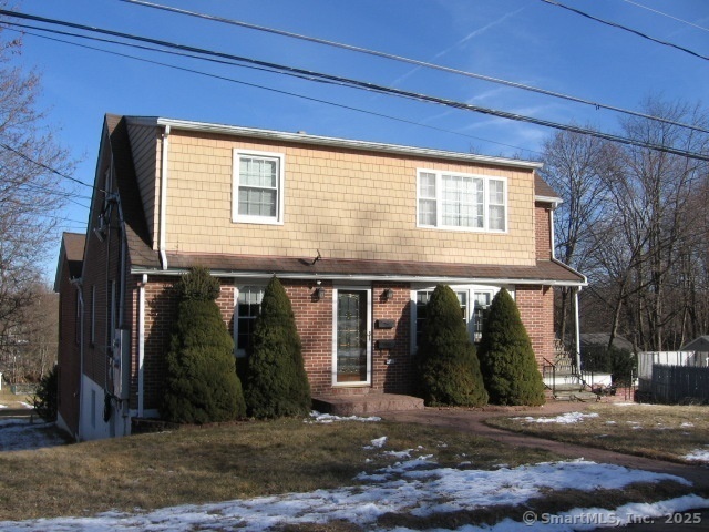 44 Monroe St in Watertown, CT - Building Photo