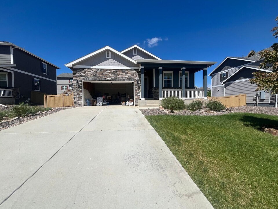 6865 Gtwy Xing St in Wellington, CO - Building Photo
