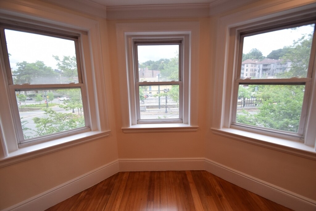 1619 Beacon St, Unit 2 in Brookline, MA - Building Photo