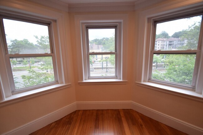1619 Beacon St, Unit 2