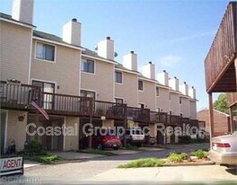 1521 E Ocean View Ave in Norfolk, VA - Building Photo