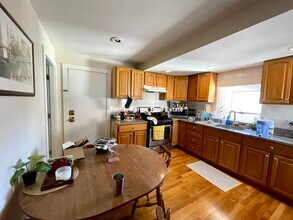 42 Sewall St, Unit 3 in Somerville, MA - Building Photo - Building Photo