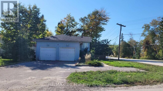 4 61st St S in Wasaga Beach, ON - Building Photo - Building Photo