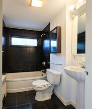 710 Coolidge Ave, Unit 2 in Manchester, NH - Foto de edificio - Building Photo