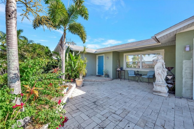 407 61st St NW in Bradenton, FL - Foto de edificio - Building Photo