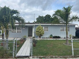 19480 SW 121st Ave in Miami, FL - Building Photo