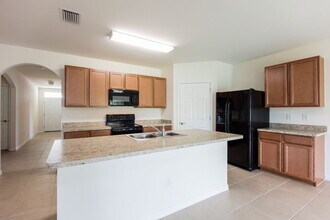 4413 SW 15th Ave in Cape Coral, FL - Foto de edificio - Building Photo