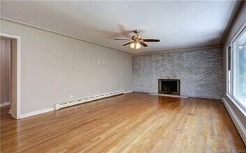 32 Koger Rd in Trumbull, CT - Building Photo - Building Photo
