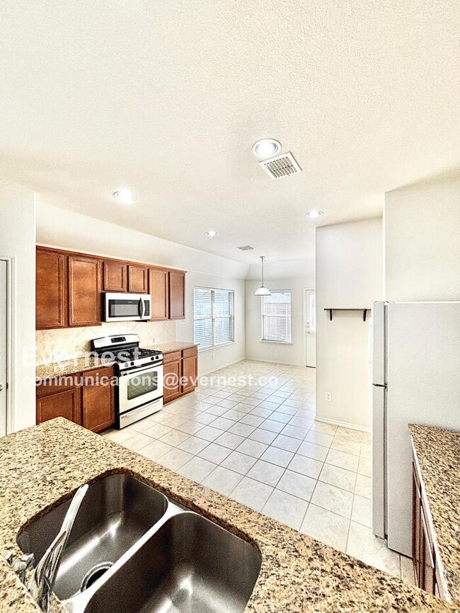 12176 Walden Wood Dr in Fort Worth, TX - Building Photo - Building Photo