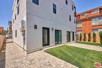246 N Dillon St in Los Angeles, CA - Building Photo - Building Photo