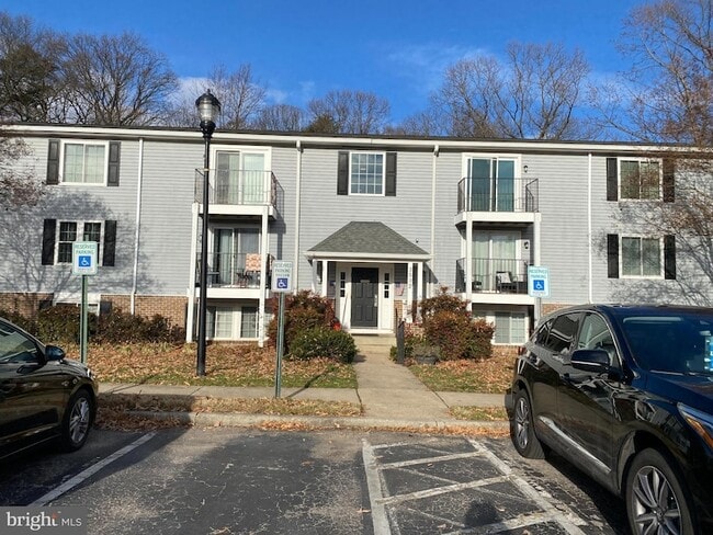 3502 Lochearn Ct, Unit A in Pasadena, MD - Foto de edificio - Building Photo