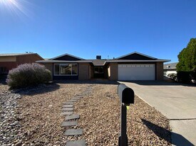 12100 Summer Ave NE in Albuquerque, NM - Building Photo