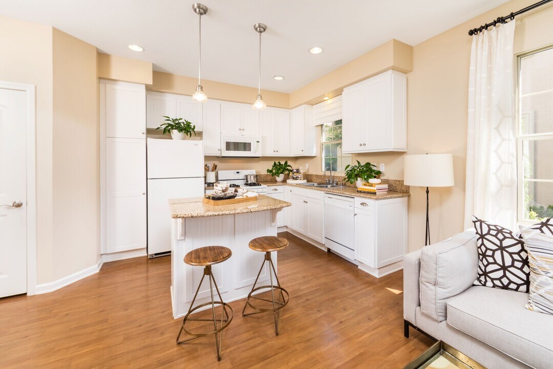 Woodbury Place Apartment Homes in Irvine, CA - Foto de edificio