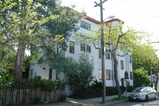 1802 Channing Way in Berkeley, CA - Foto de edificio - Building Photo